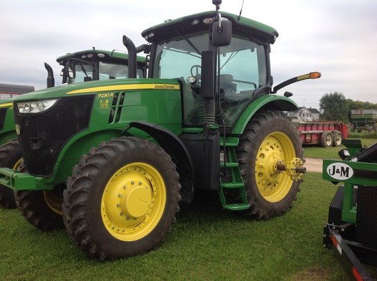 2013 John Deere 7230R in