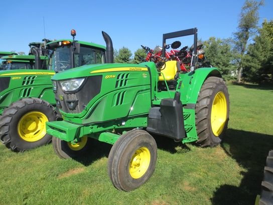 2014 John Deere 6105M in
