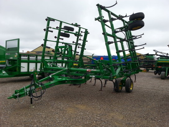 2012 John Deere 2210 in