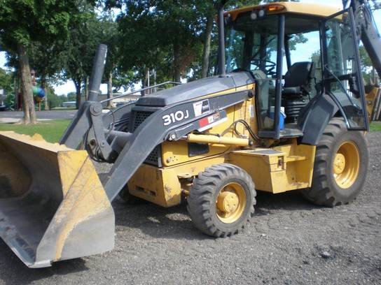 2012 John Deere 310J in