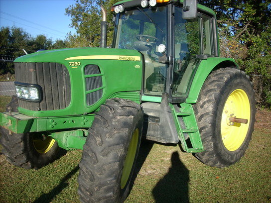 2008 John Deere 7230 in