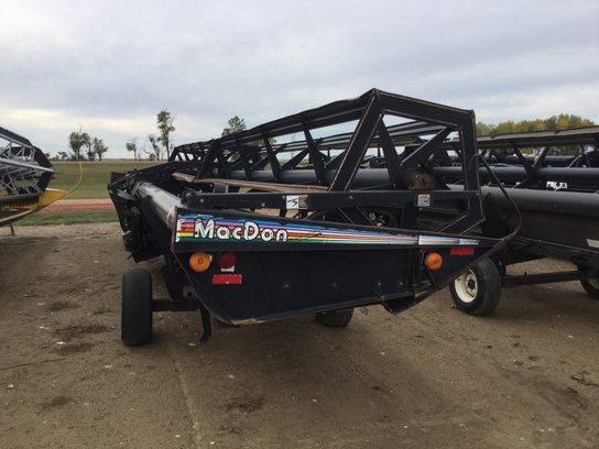 1998 MacDon 962 in Bowman,