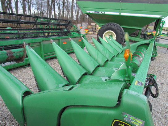 2010 John Deere 608C in