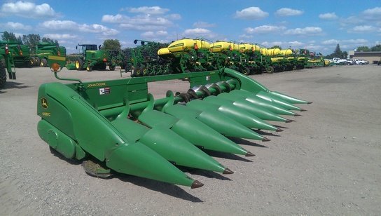 2010 John Deere 608C in