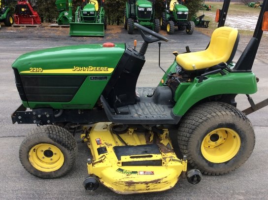 2003 John Deere 2210 in
