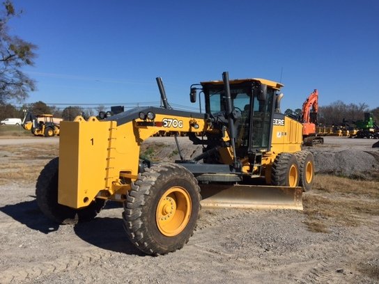 2012 John Deere 670G in