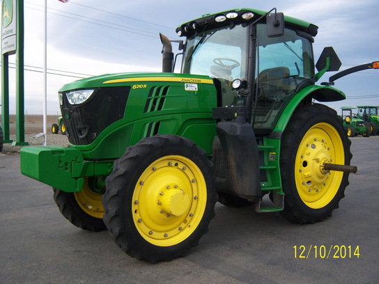 2012 John Deere 6210R in