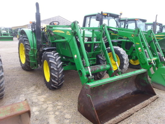 2013 John Deere 6125M in