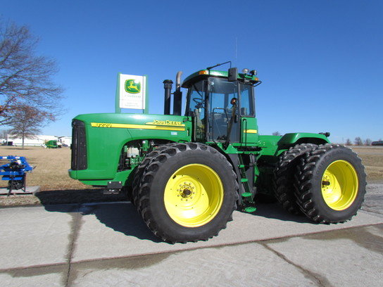 2004 John Deere 9220 in