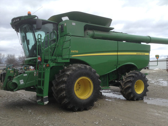 2013 John Deere S670 in