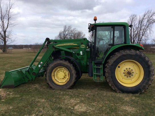 2004 John Deere 7220 in