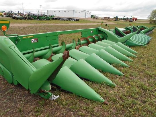 2009 John Deere 608C in