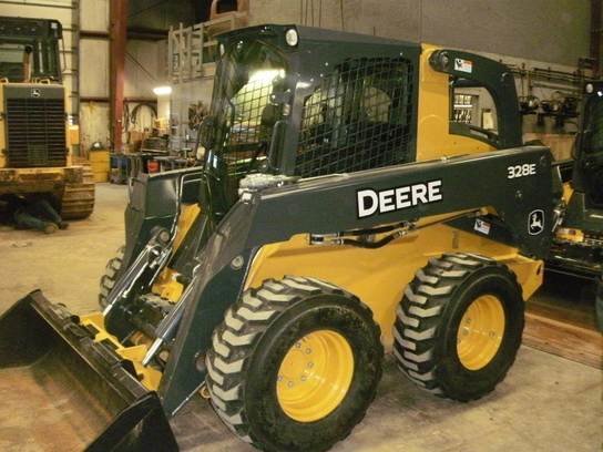 2014 John Deere 328E in