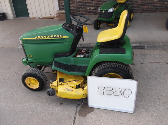 1996 John Deere 345 in