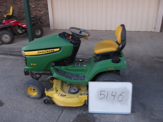 John Deere X324 in Mount