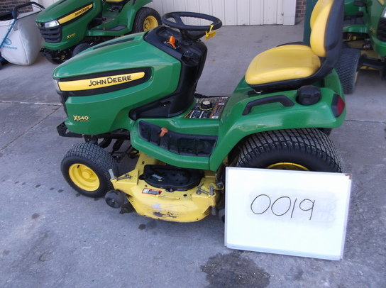 John Deere X540 in Mount