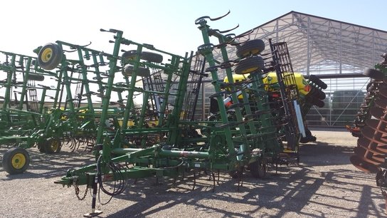 2011 John Deere 2210 in