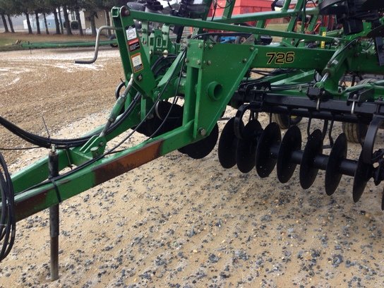 John Deere 726 in Harrington,