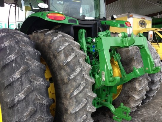 2012 John Deere 6210R in