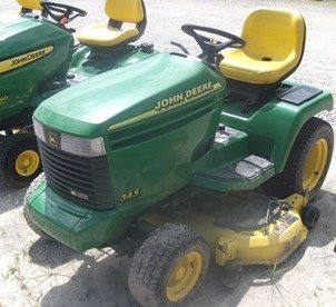 2001 John Deere 345 in