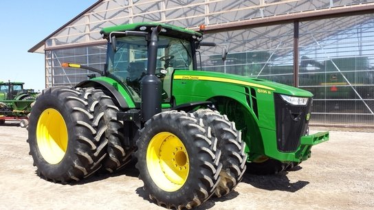 2011 John Deere 8335R in