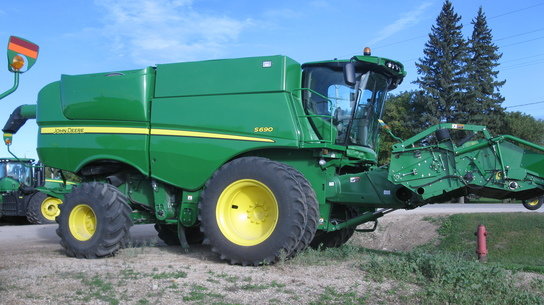 2012 John Deere S690 in