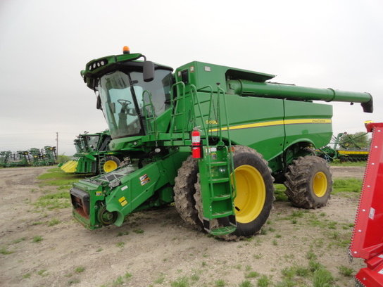 2012 John Deere S690 in