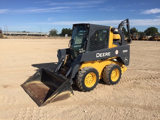 2013 John Deere 318D in