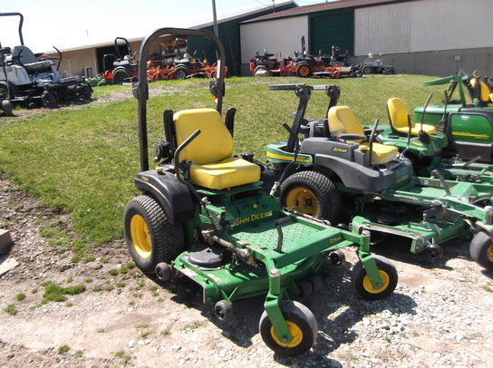 2005 John Deere 717A in
