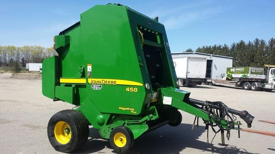 2010 John Deere 458 in