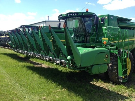 2010 John Deere 608C in