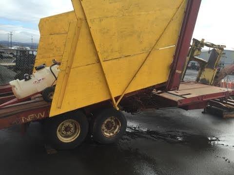 New Holland 1034 Bale Wagon