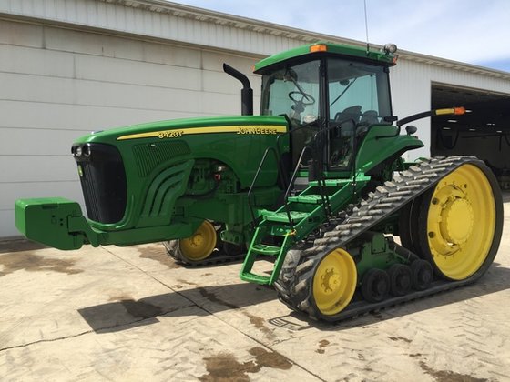 2003 John Deere 8420T in
