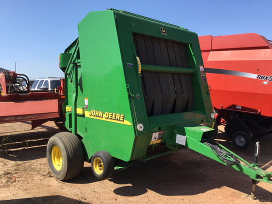 2001 John Deere 567 in