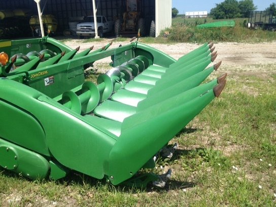 2011 John Deere 608C in