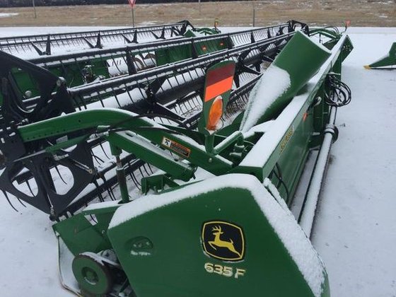 2011 John Deere 635F in