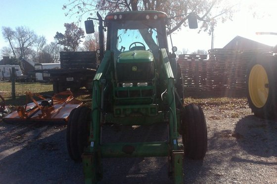 2003 John Deere 7320 in