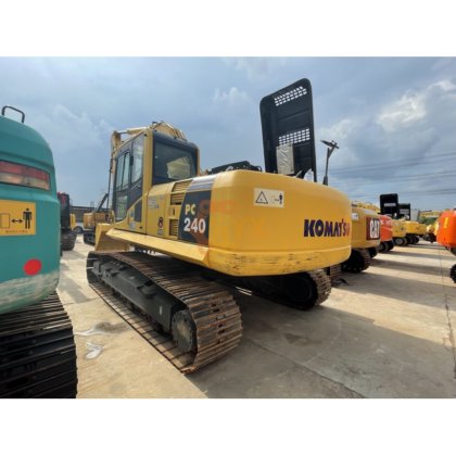 2023 Komatsu PC240-8