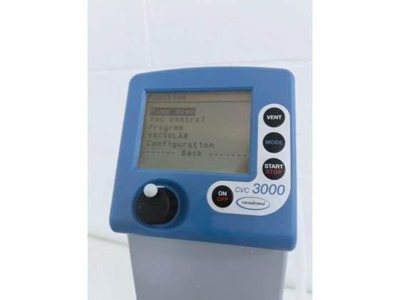 带 CVC 3000 控制器的 Vacuubrand