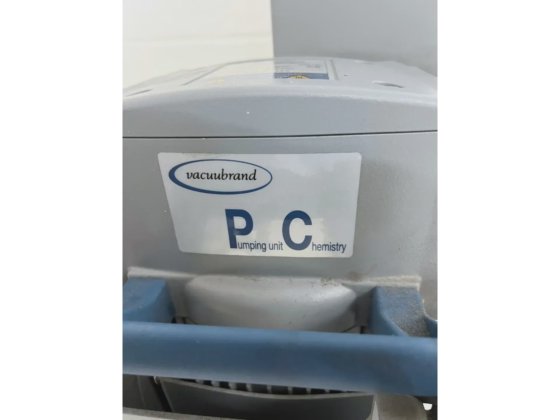 带 CVC 3000 控制器的 Vacuubrand