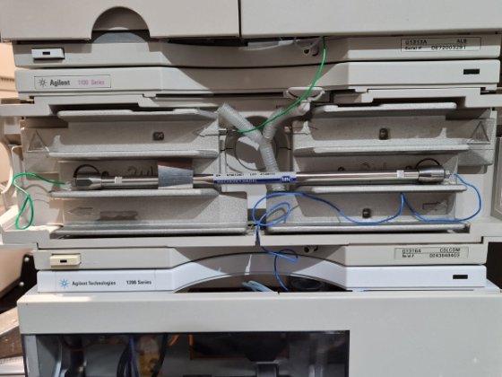 配备二元泵和多波长检测器的安捷伦 1100 系统 HPLC 系统