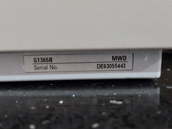 バイナリポンプと多波長検出器付き Agilent 1100 システム HPLC