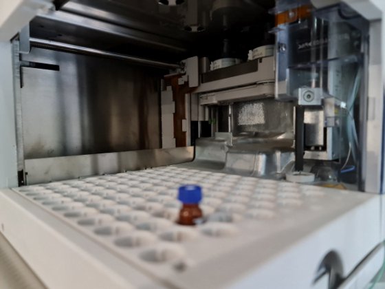 安捷伦 1100 高效液相色谱系统，带 Quat 泵和可变波长检测器