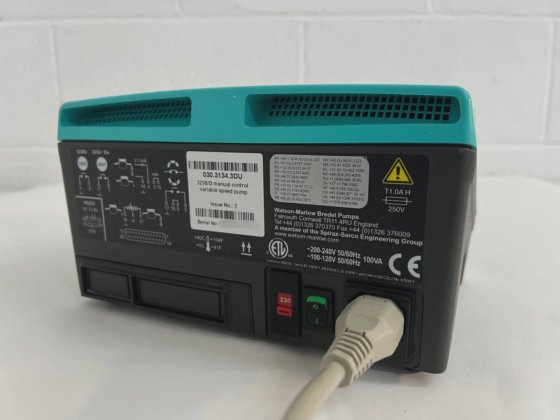 配备 313DW 泵头的沃森马洛 323 系列驱动器