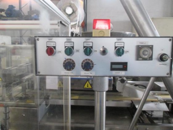 Small can labeling machine