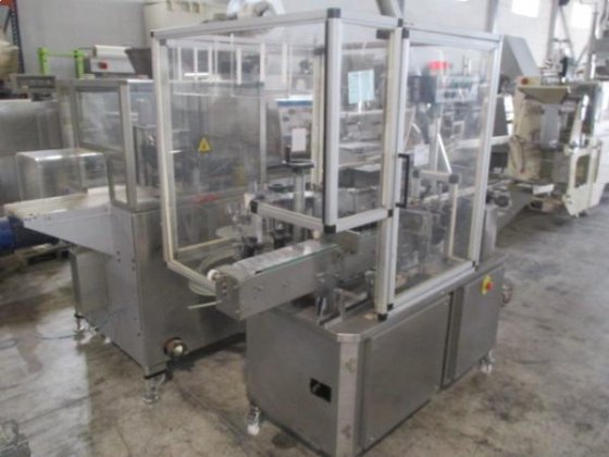Small can labeling machine