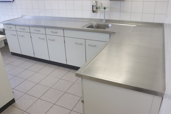 瓦尔德纳L型工作站