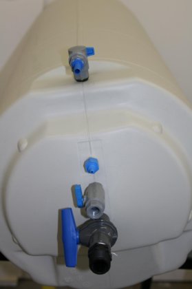 ミリポア 100 L PE 貯水槽