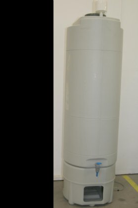 ミリポア 100 L PE 貯水槽