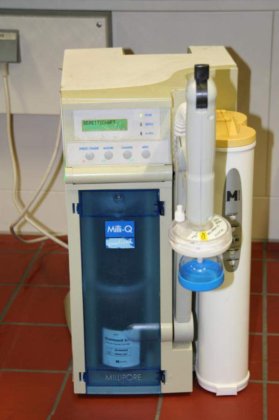 Millipore Milli-Q gradient